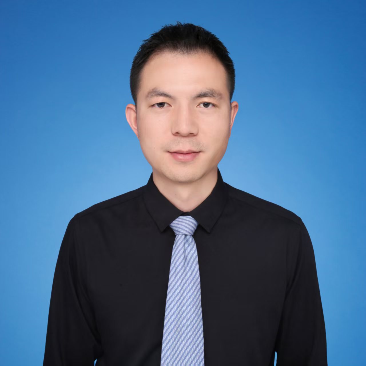 刘鹏律师职业照